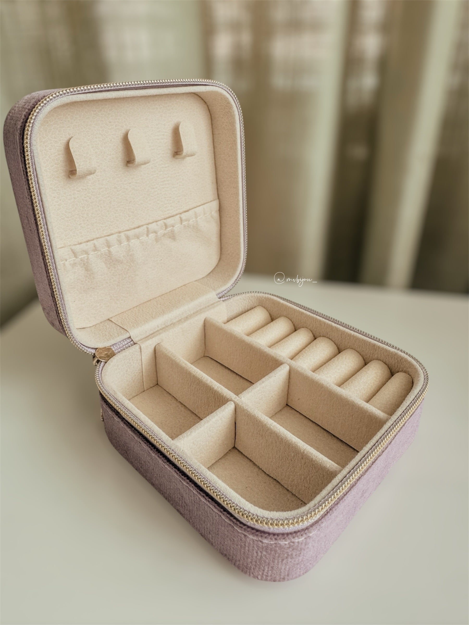 Yuwelri Box