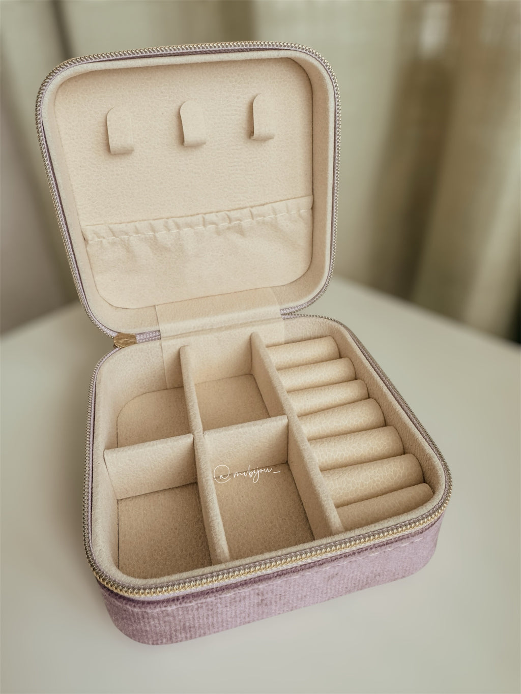 Yuwelri Box