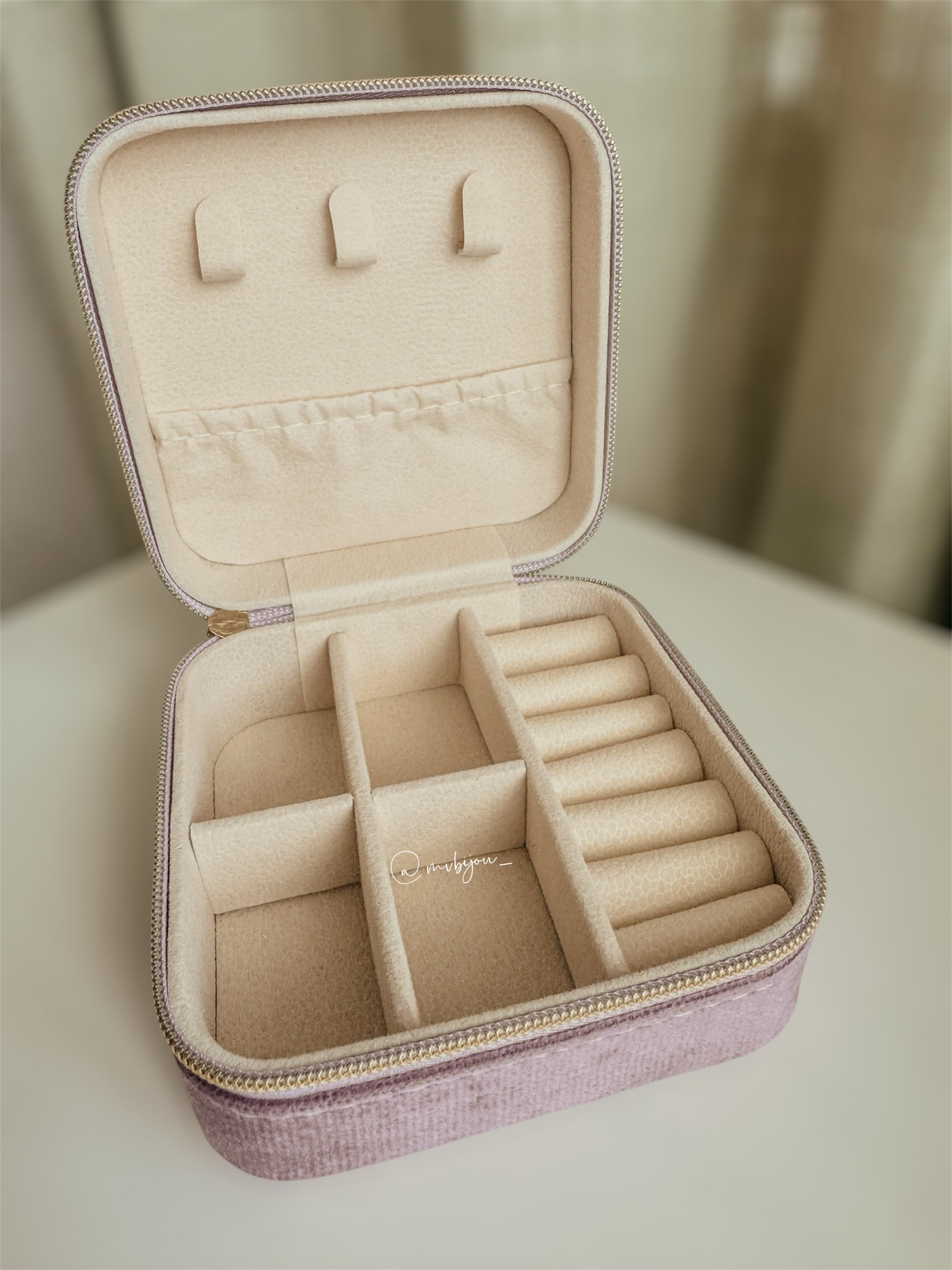 Yuwelri Box