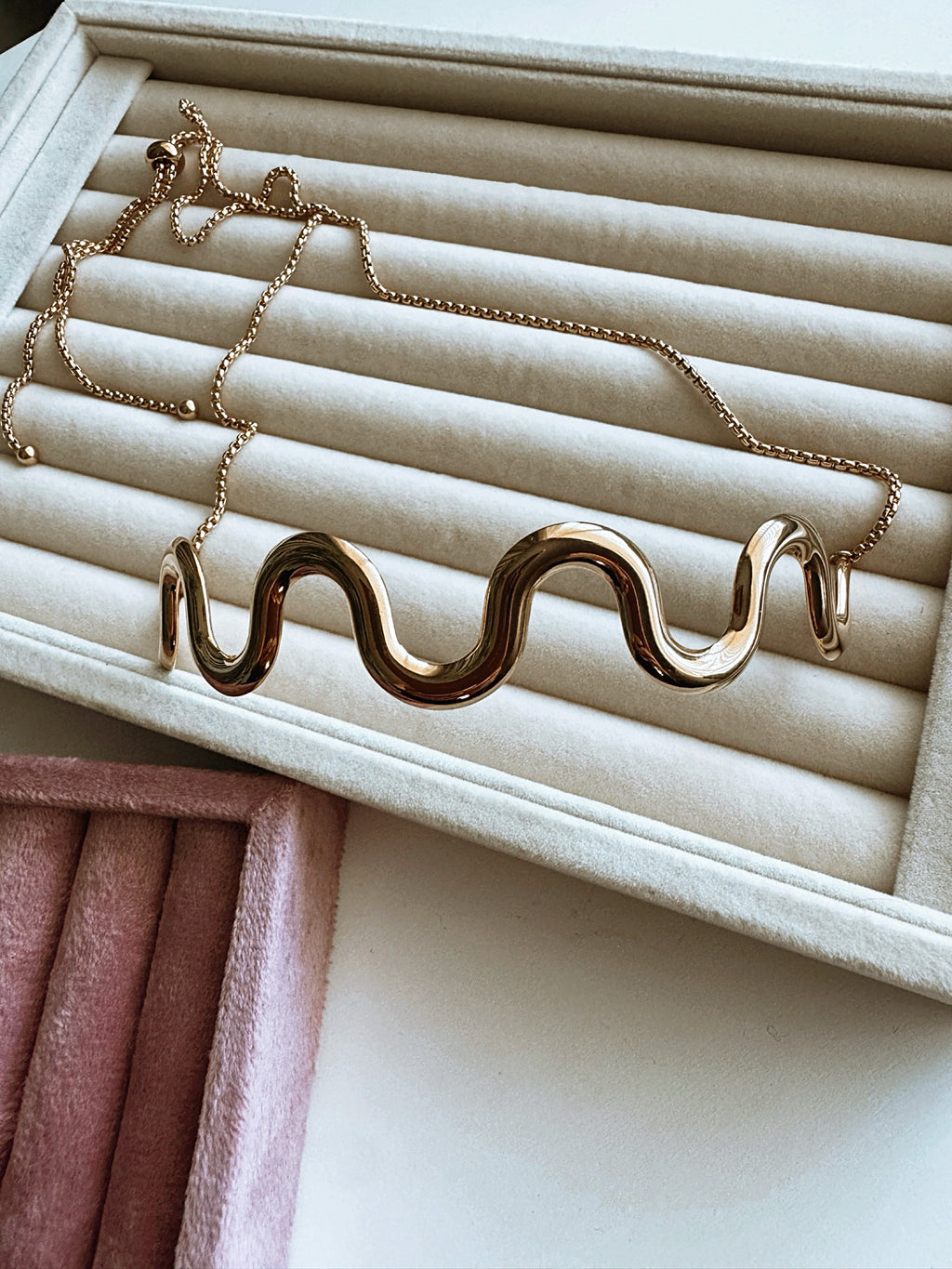 Amelia Choker