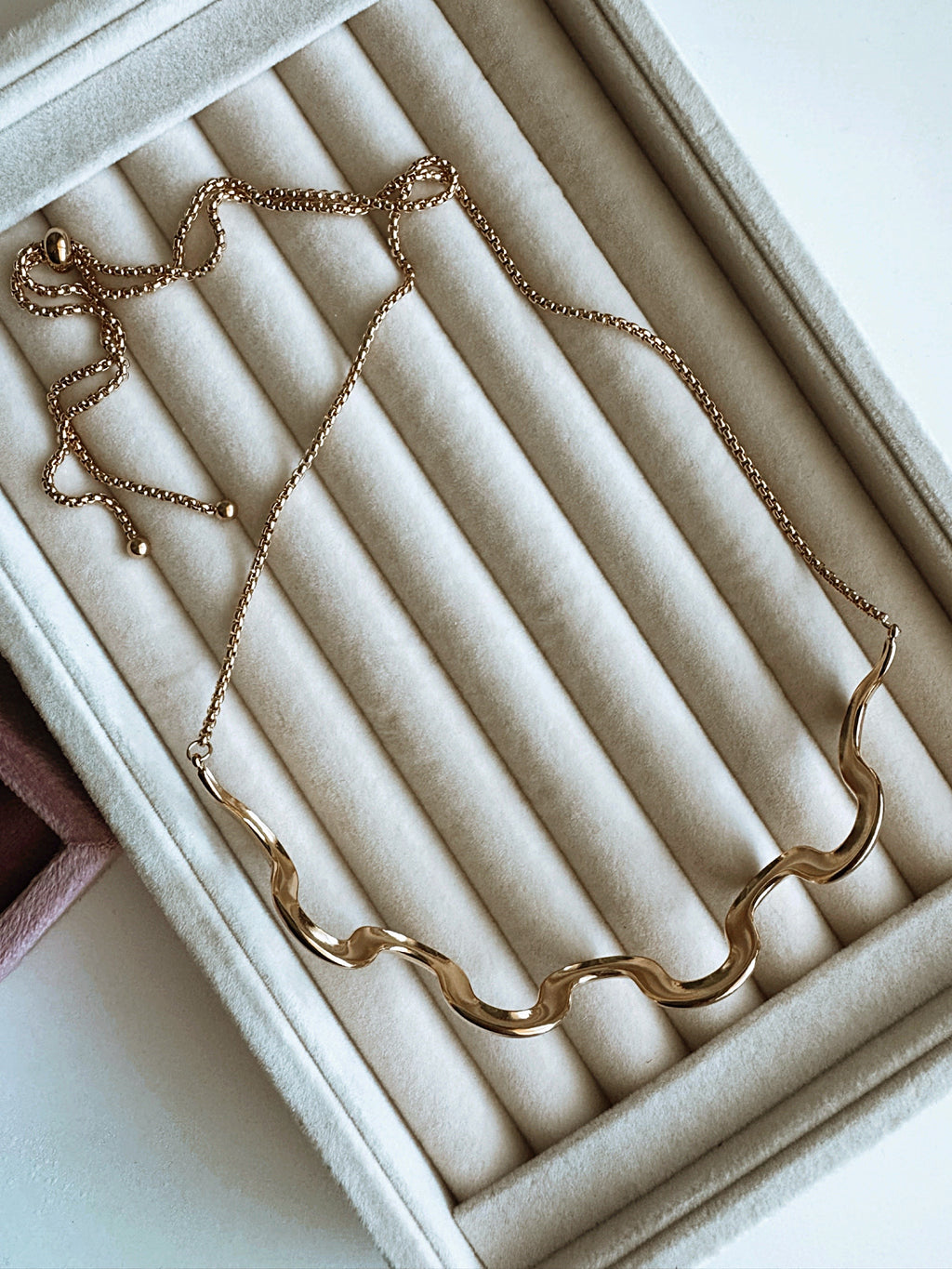 Amelia Choker