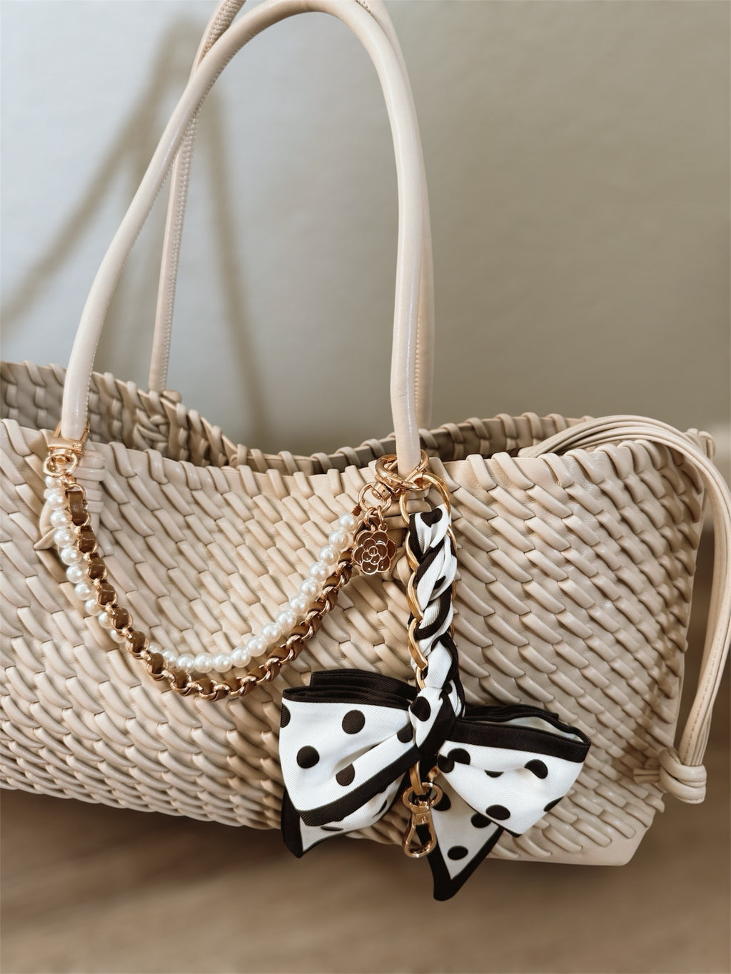 Polka Dot Bow Chain